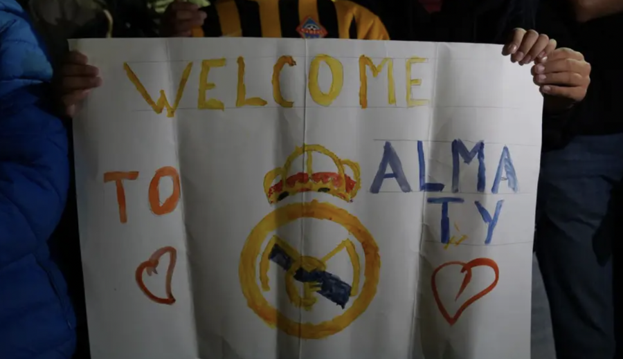 “Реал Мадрид“ Алматыға келді: футболшыларды мыңнан аса жанкүйер қарсы алды 