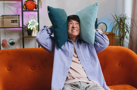 Түнде көпқабатты үйлерде бала жылағаны үшін көршілер шағымдана ала ма?