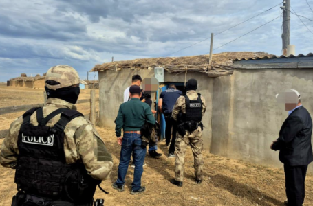 БҚО-да шаруа қожалығының басшысы ұсталды: оның үйінен көп қару табылған