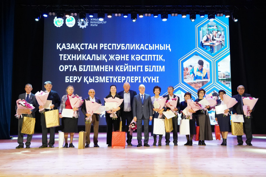 Оралда білім беру қызметкерлерінің кәсіби мерекесі аталып өтті
