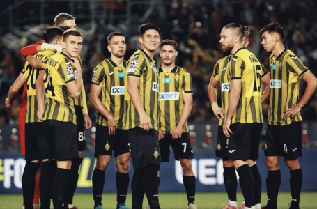 Орыс порносы: ұйықтап жатқан ханымдар