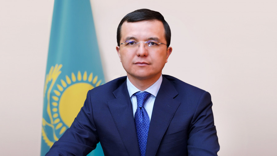 Туысы үшін басы дауға қалған шенеунік: Алтай Әлі қызметінен босатылды