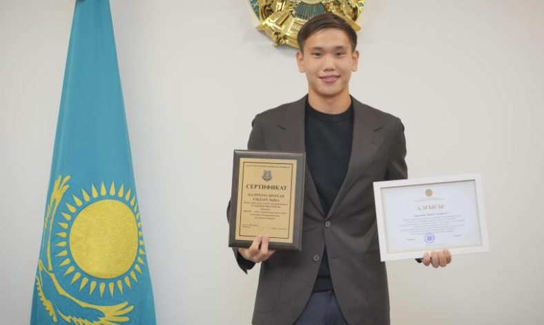 Ақылы бөлімде оқыған: Шерхан Қалмұрзаға тағы бір сый жасалды