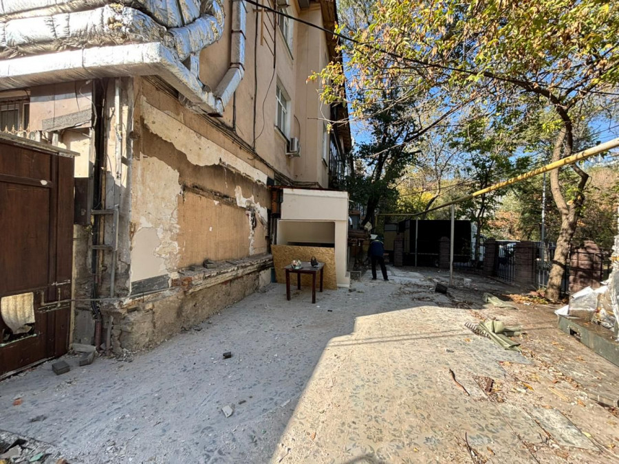 Алматыда заңсыз салынған тағы бір нысан сүрілді