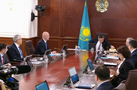 Премьер-министр Бектенов Үкімет отырысынан аяқ асты шығып кетті