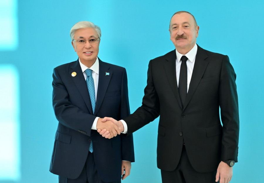 Әзербайжан президенті Әлиев Тоқаевты қарсы алды