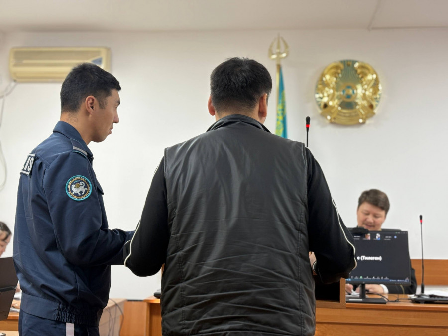 “Ақшаны құмар ойынға салды“. “Қазақтың Робин Гуды“ деп танылған блогерге қатысты сотта не айтылды?