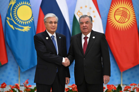 Тоқаев Душанбедегі Ұлттар сарайына барды