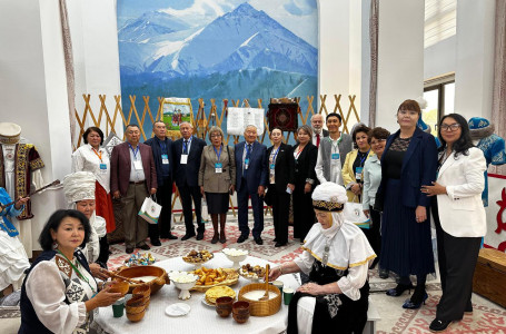 Алматыда қарттарға арналған айлық жалғасып жатыр