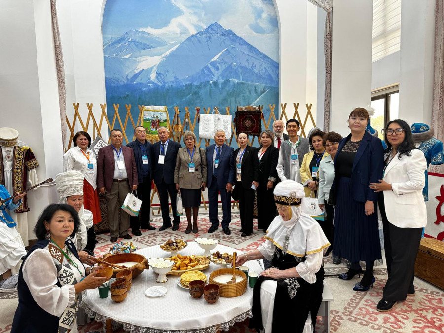 Алматыда қарттарға арналған айлық жалғасып жатыр