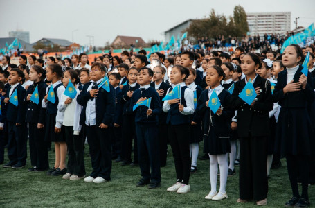 Атырауда Жұмекен Нәжімеденовтің 90 жылдығына арналған мәдени шараға 8000-ға жуық көрермен жиналды