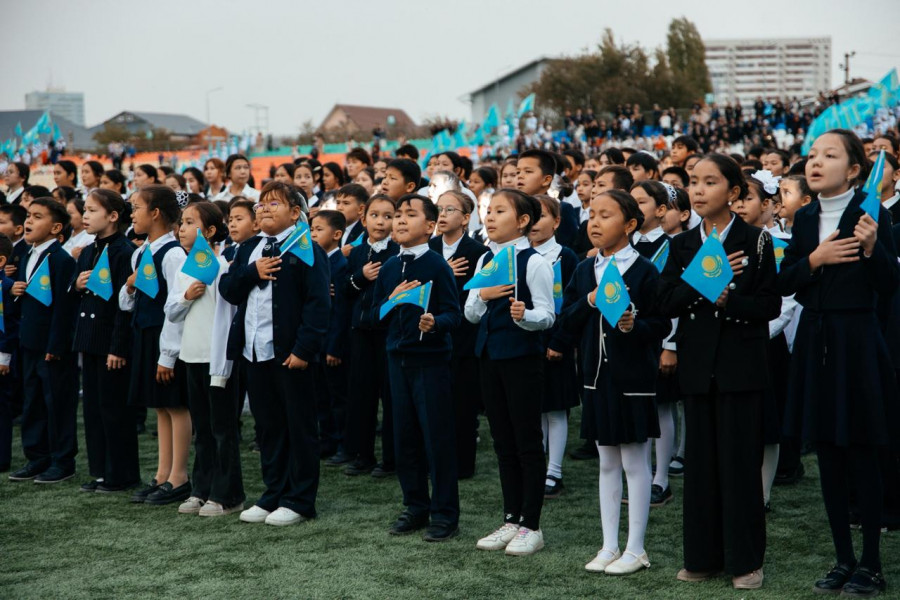 Атырауда Жұмекен Нәжімеденовтің 90 жылдығына арналған мәдени шараға 8000-ға жуық көрермен жиналды