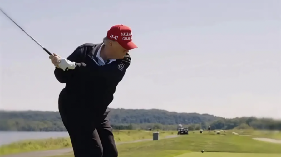 Скриптониттің әні сүйемелдеп тұр: Трамп пен немересінің гольф ойнаған видеосы тарады