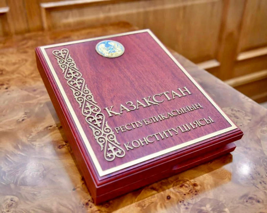 Порно: Сексуалды әйелдер еркектердің есектерін жалайды Марина Васильевна Петренконың эротикалық суреттері