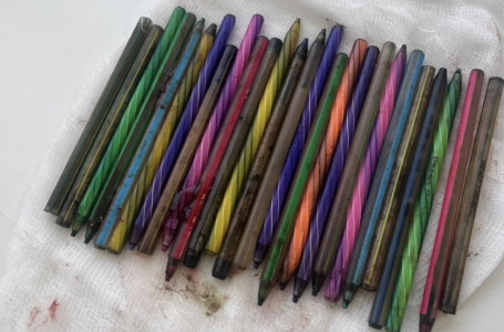 “Досымен бәстескен“. Шымкенттік азамат 26 қаламды бүтіндей жұтқан