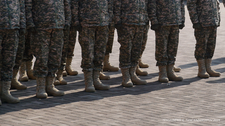“Әскердегі әлімжеттік“. Депутат министрге төтесінен сұрақ қойды