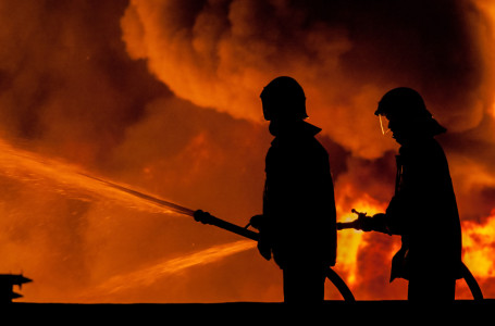 Көршісі соңғы сәтте құтқарып қалған: ШҚО-да балалар жанып жатқан үйде қалып қойған