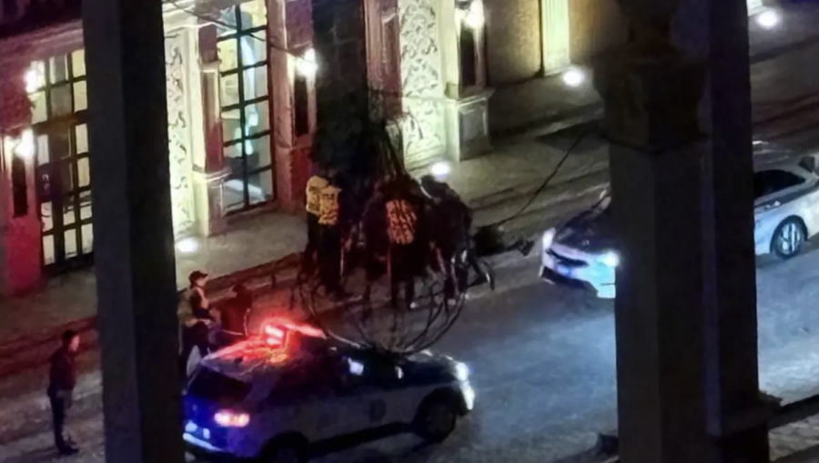 Ақтауда 18-қабаттан құлаған қыз көз жұмды