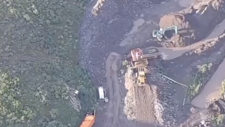 Өзен арнасын бұрып жіберген: ШҚО-да заңсыз алтын өндіргендер әшкере болды