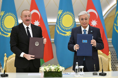 Әлиевтің Қазақстанға сапары: қандай құжаттарға қол қойылды?