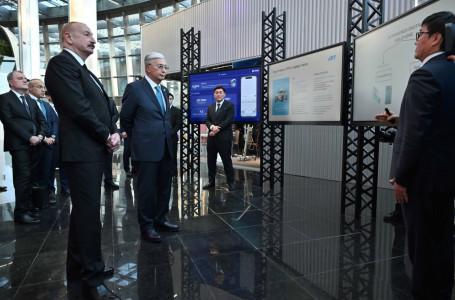 Қазақстан мен Әзербайжан президенттері Alem.AI орталығына барды