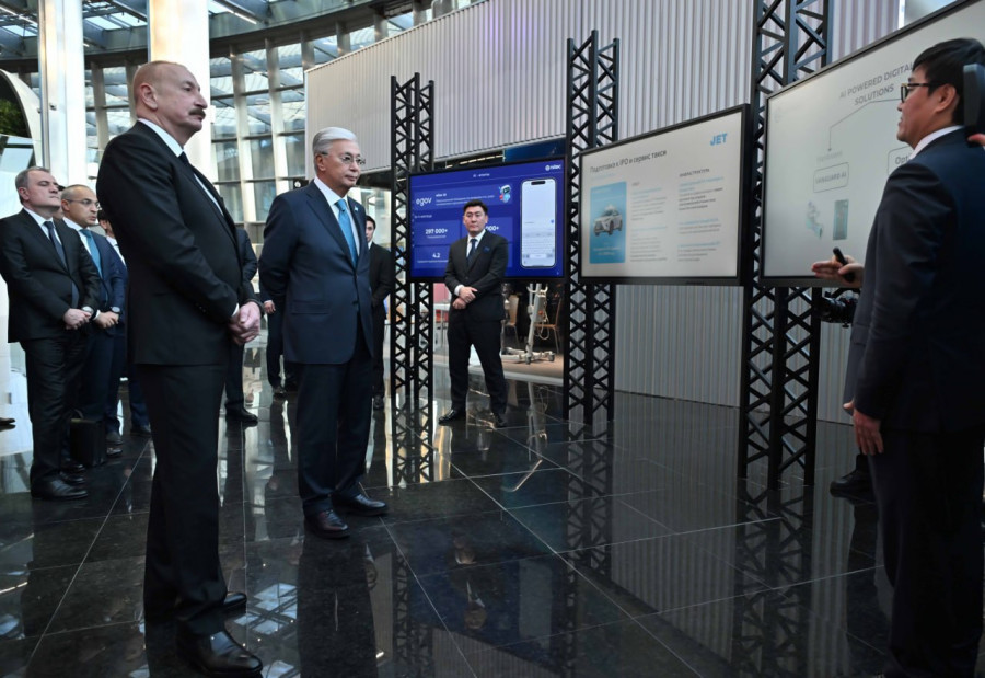 Қазақстан мен Әзербайжан президенттері Alem.AI орталығына барды