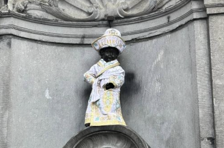 Брюсселдегі “Дәрет сындырып тұрған балаға“ тағы да шапан жабылды 