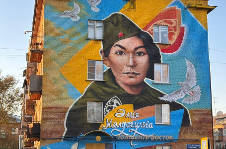 Өскеменде Әлия Молдағұловаға арналған жаңа мурал пайда болды