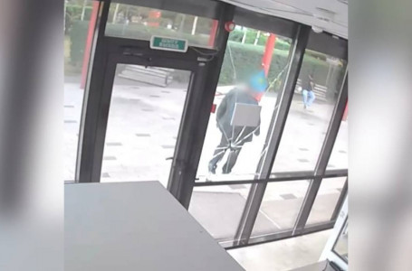 Астанада ер адам полиция бекетінің терезесін сындырған