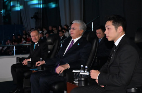 Тоқаев үстел теннисінің майталмандарымен әңгімелесті