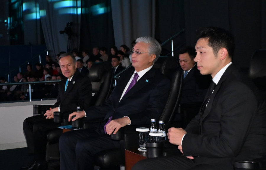 Тоқаев үстел теннисінің майталмандарымен әңгімелесті