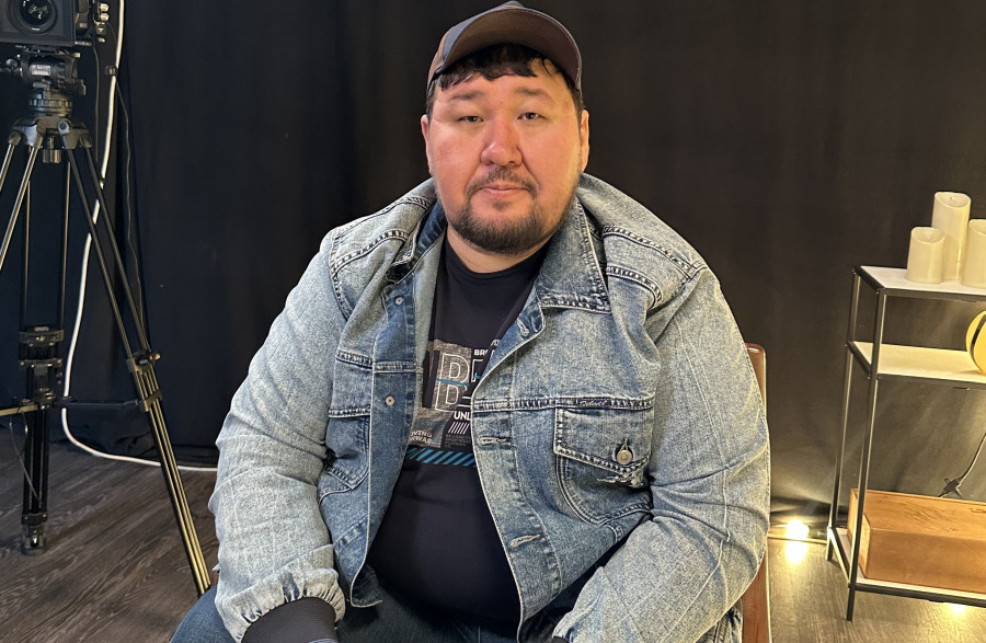 “Аутизм деген диагноз қойды“. Танымал әнші жан сырын ақтарды