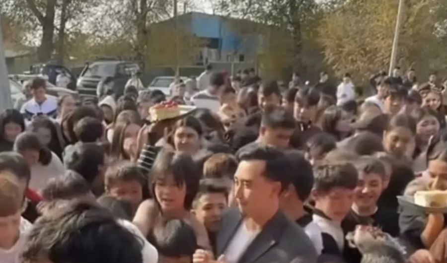 Алатауда тегін тағам аламын дегендер қысылып қалған