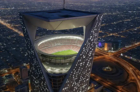 Сауд Арабиясындағы биік ғимараттың ішінде орналасқан стадион туралы видео рас па?