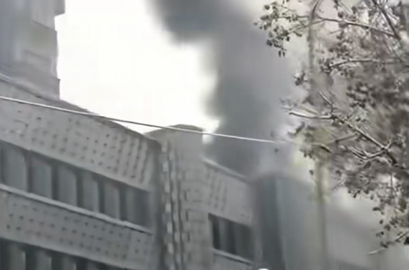 Алматыда 4 қабатты ғимарат өртеніп жатыр 