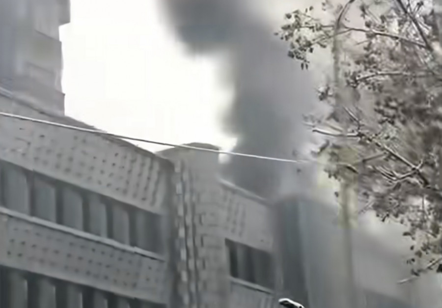 Алматыда 4 қабатты ғимарат өртеніп жатыр 