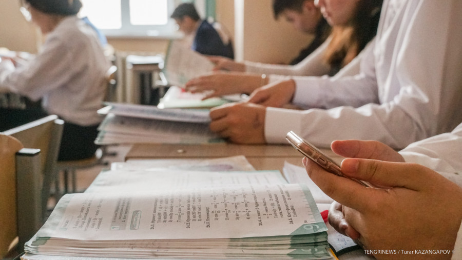 Бала мектепте телефон пайдаланса, ата-анасы айыппұл арқалауы мүмкін