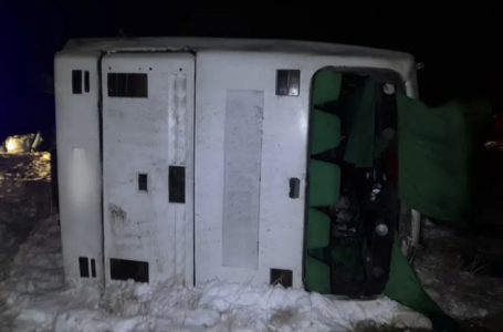 Павлодар облысында автобус аударылып, 17 адам ауруханаға жеткізілді