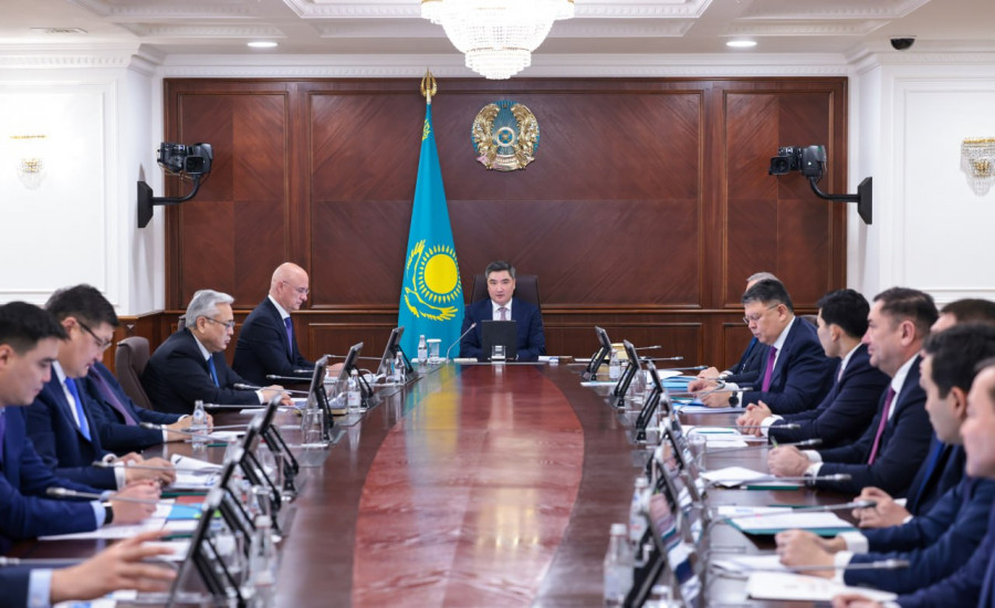 “Тым созылып кетті“. Премьер-министр Бектенов 7 өңірді сынады 