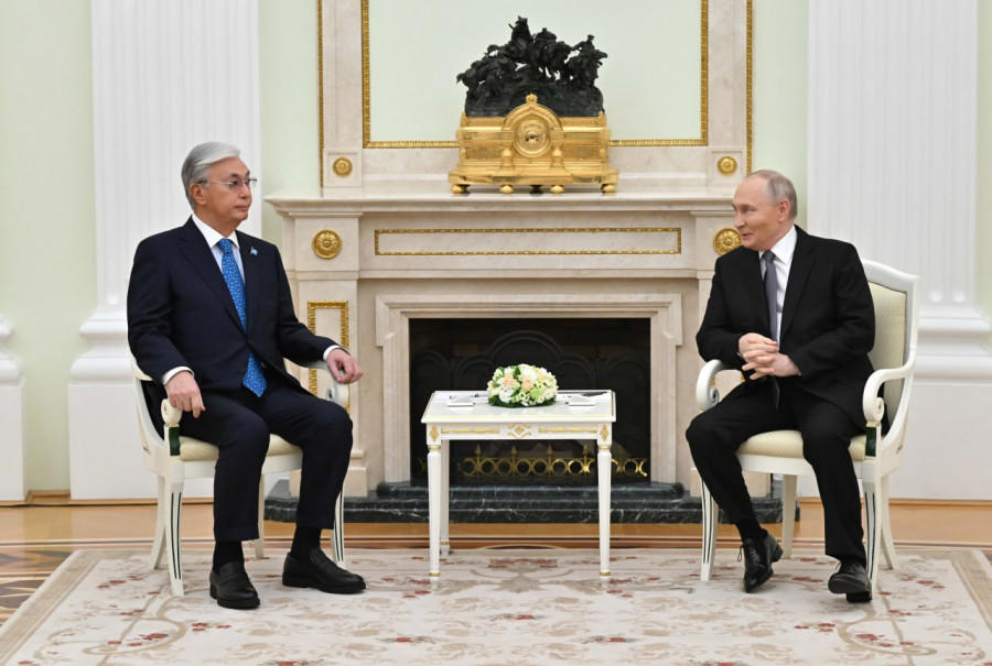 Тоқаев Путинмен екі сағатқа жуық жүзбе-жүз әңгімеде не талқыланғанын айтты