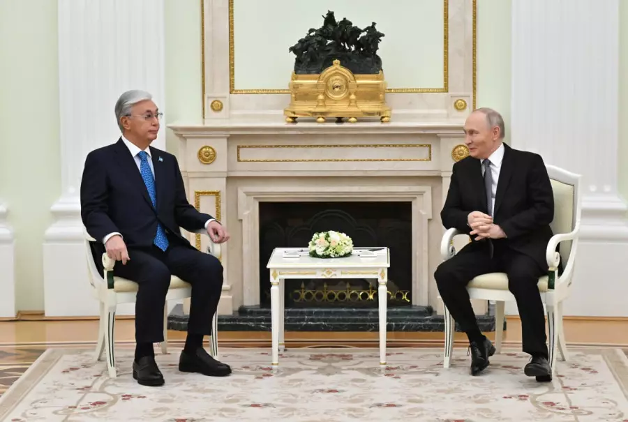 Тоқаев Путинмен екі сағатқа жуық жүзбе-жүз әңгімеде не талқыланғанын айтты