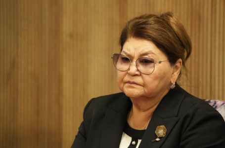 “Күйеуім қатерлі ісікке шалдыққан, жүрегі ауырады“. Бишімбаевтың анасы сотта жылап жіберді