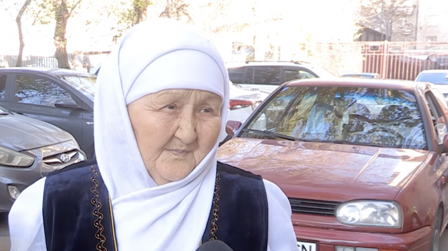 “64 жасқа келгенде үйрендім“. 80 жастағы шымкенттік әже көлік айдап жүр