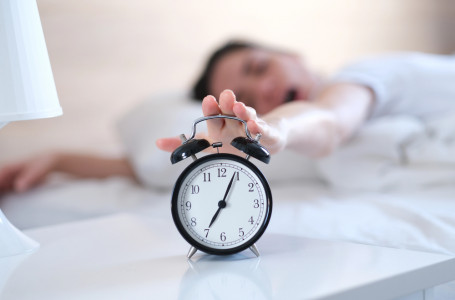 Дәрігер тәулігіне алты сағаттан аз ұйықтайтындарға қатаң ескерту жасады