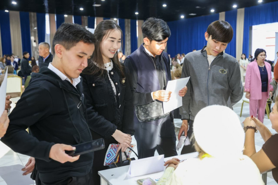 Шымкентте 2 мыңға жуық жұмыс орны ұсынылған еңбек жәрменкесі өтті