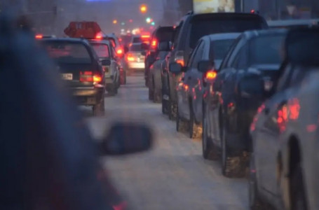 “Алматы сенбі-жексенбі де кептелістен көз ашпайды“. Депутат Абай даңғылын Қаскелеңге дейін созуды ұсынды