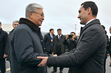 Тоқаев Түрікменстан президенті Бердімұхамедовті қарсы алды