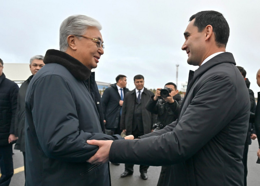 Тоқаев Түрікменстан президенті Бердімұхамедовті қарсы алды