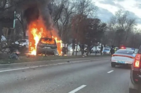 Алматыда үш көлік соқтығысып, біреуі өртеніп кетті