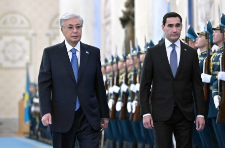 Тоқаев Ақордада Түрікменстан президенті Бердімұхамедовті қарсы алды